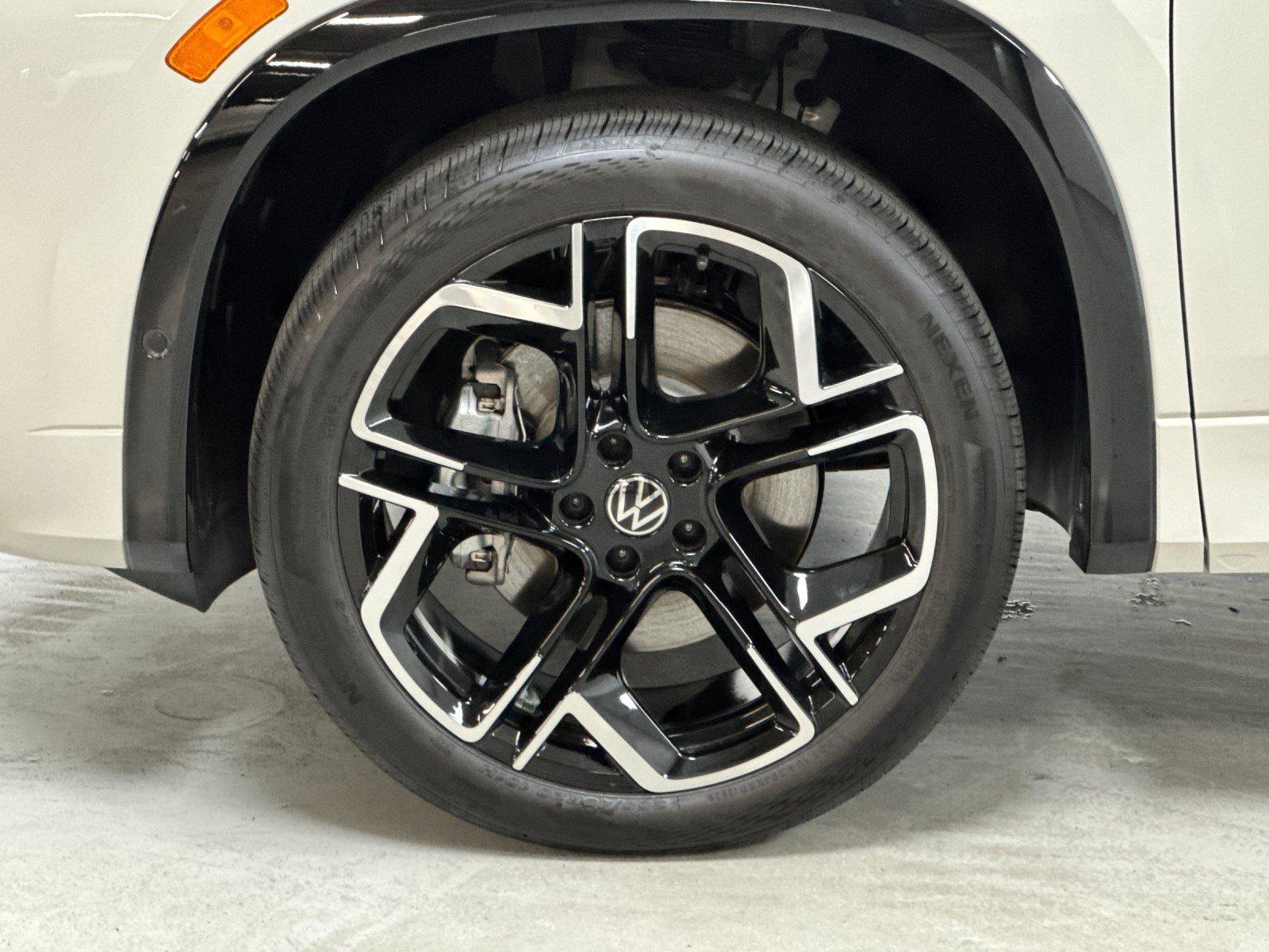 New 2026 Volkswagen Tiguan SEL R-Line AWD/4WD image 25