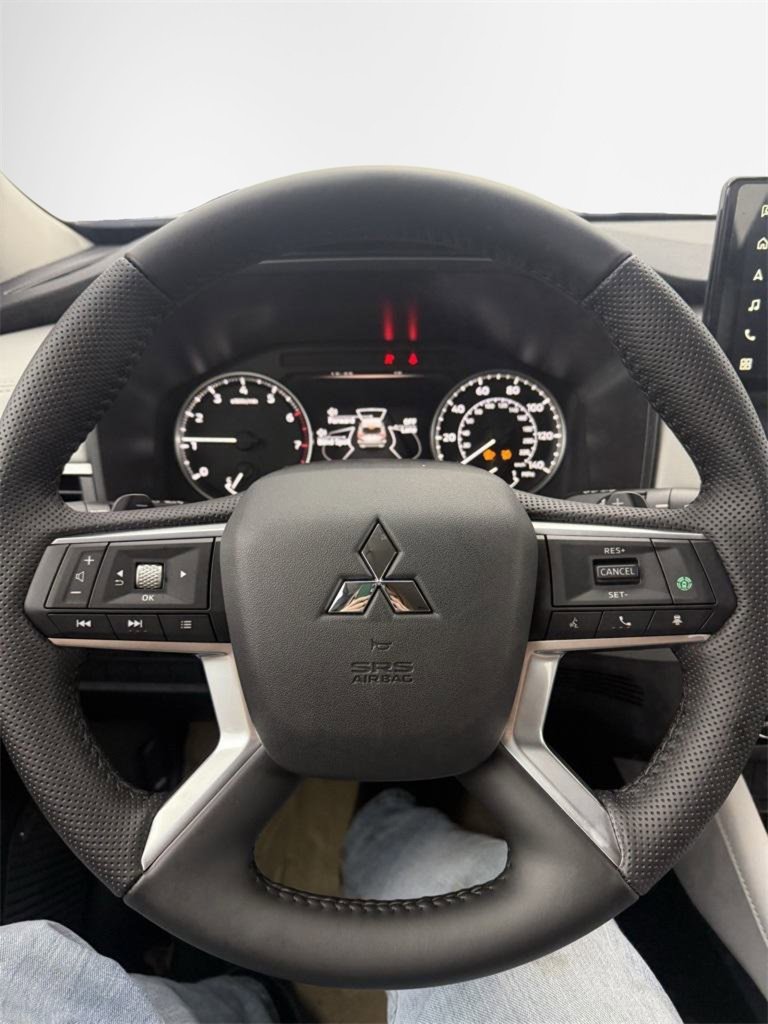 New 2025 Mitsubishi Outlander SE image 19