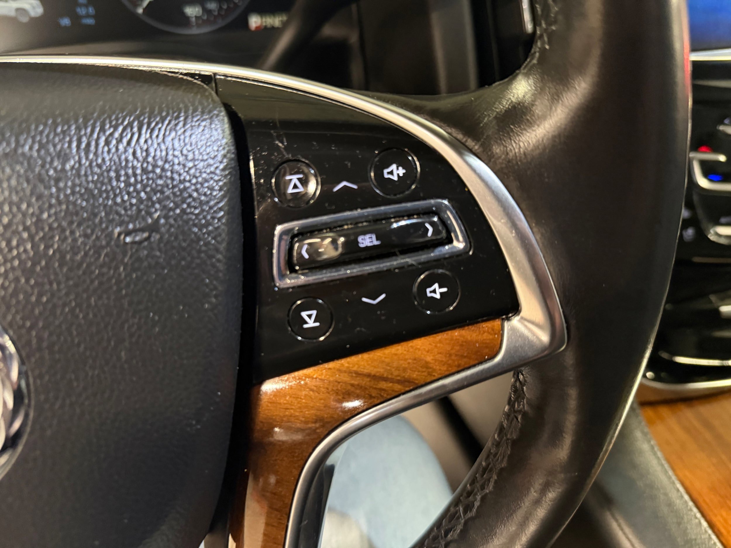 Used 2015 Cadillac Escalade Premium AWD/4WD image 46