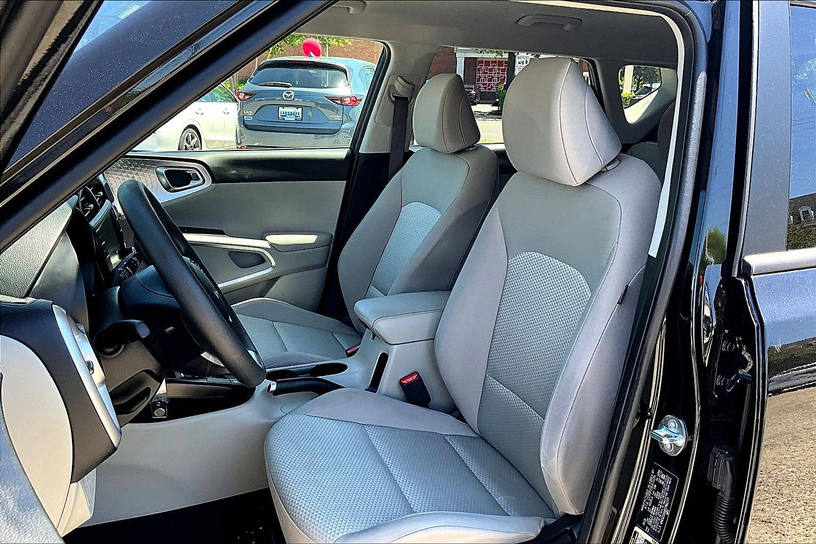 Used 2025 Kia Soul LX FWD image 25