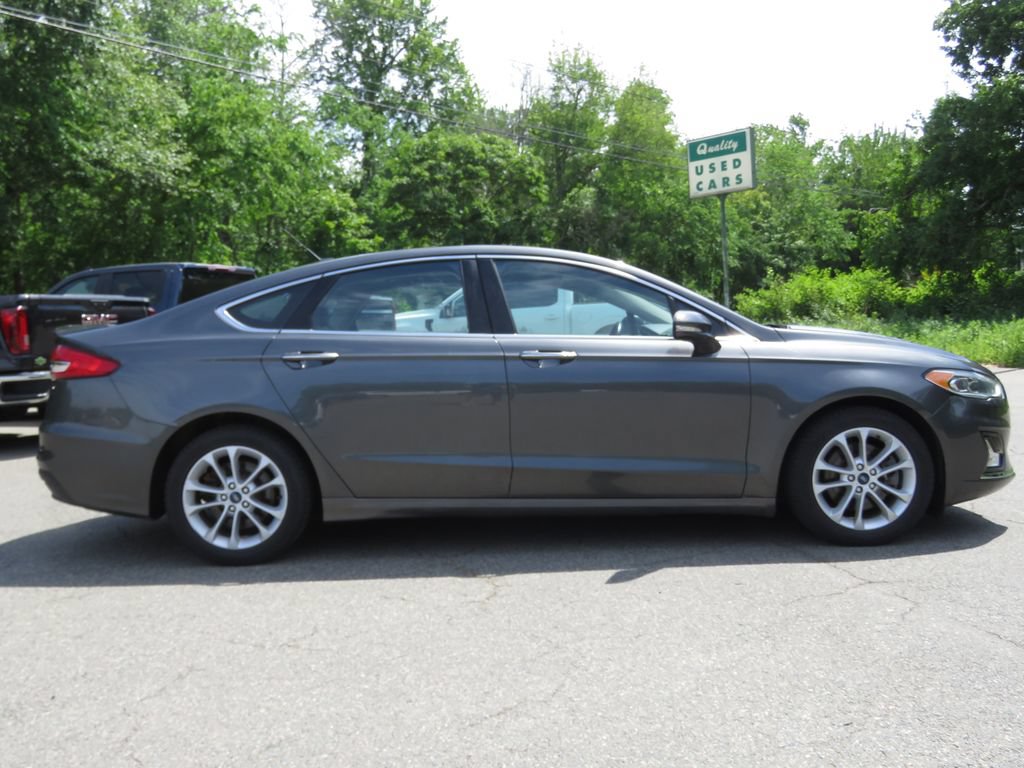 Used 2020 Ford Fusion Energi Titanium FWD image 4
