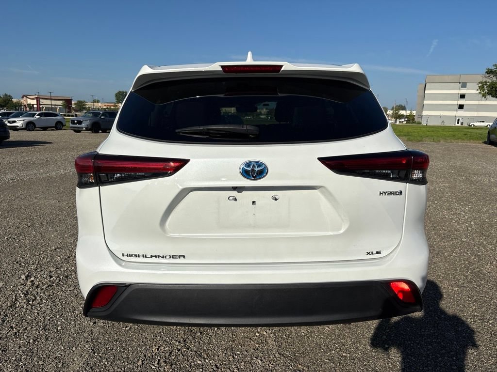Used 2022 Toyota Highlander XLE AWD/4WD image 9