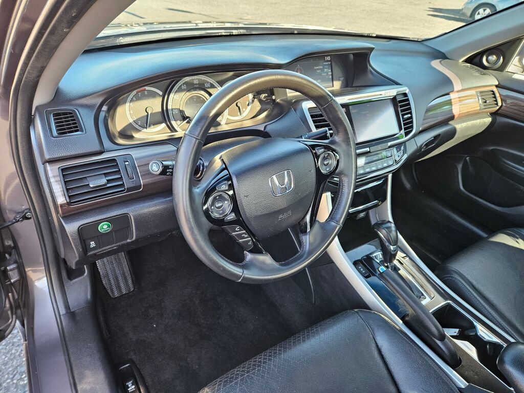 Used 2017 Honda Accord EX-L image 19