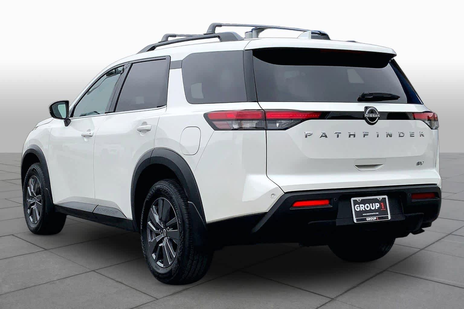Used 2024 Nissan Pathfinder SV FWD image 12