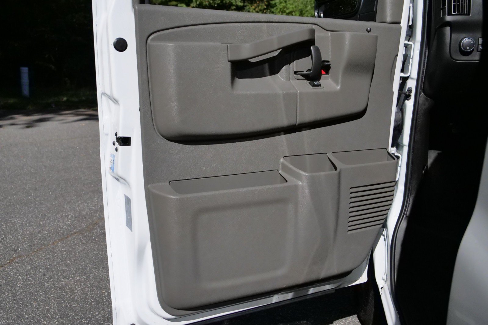 Used 2021 Chevrolet Express 2500 w/ Driver Convenience Package RWD image 21