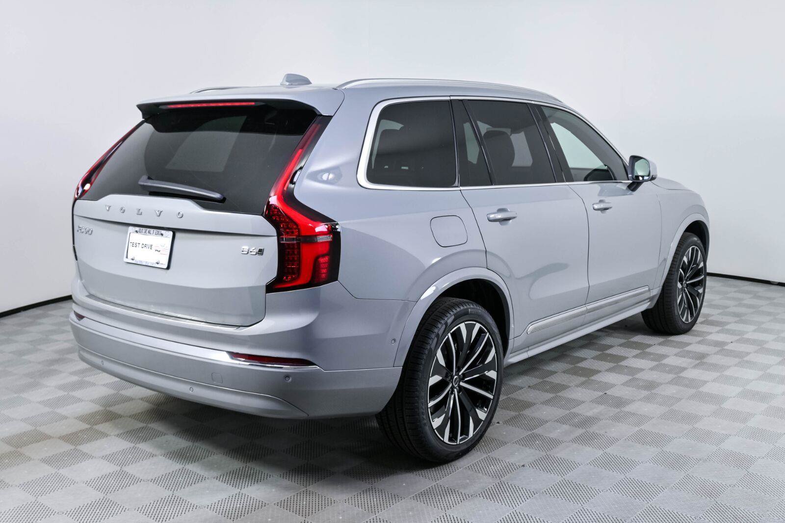 New 2026 Volvo XC90 B6 Plus w/ Protection Package Premier AWD/4WD image 27