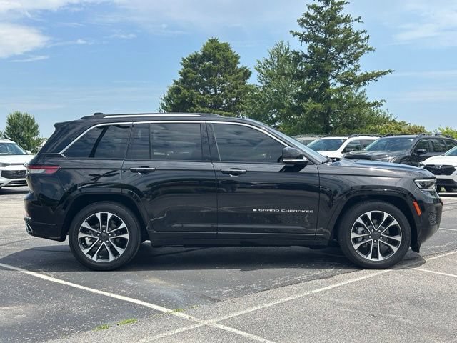 Used 2023 Jeep Grand Cherokee Overland AWD/4WD image 8