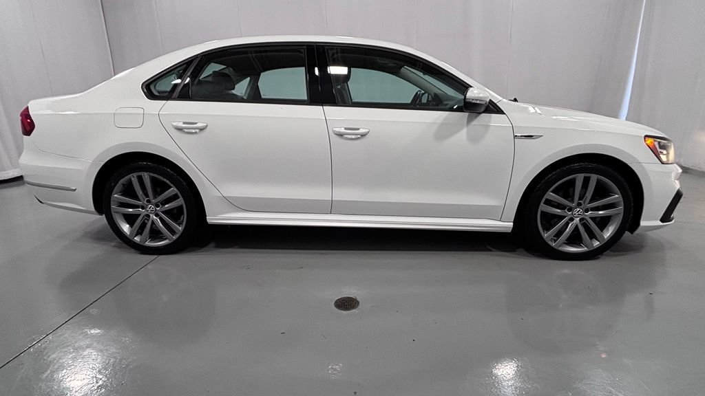 Used 2018 Volkswagen Passat 2.0T R-Line FWD image 5