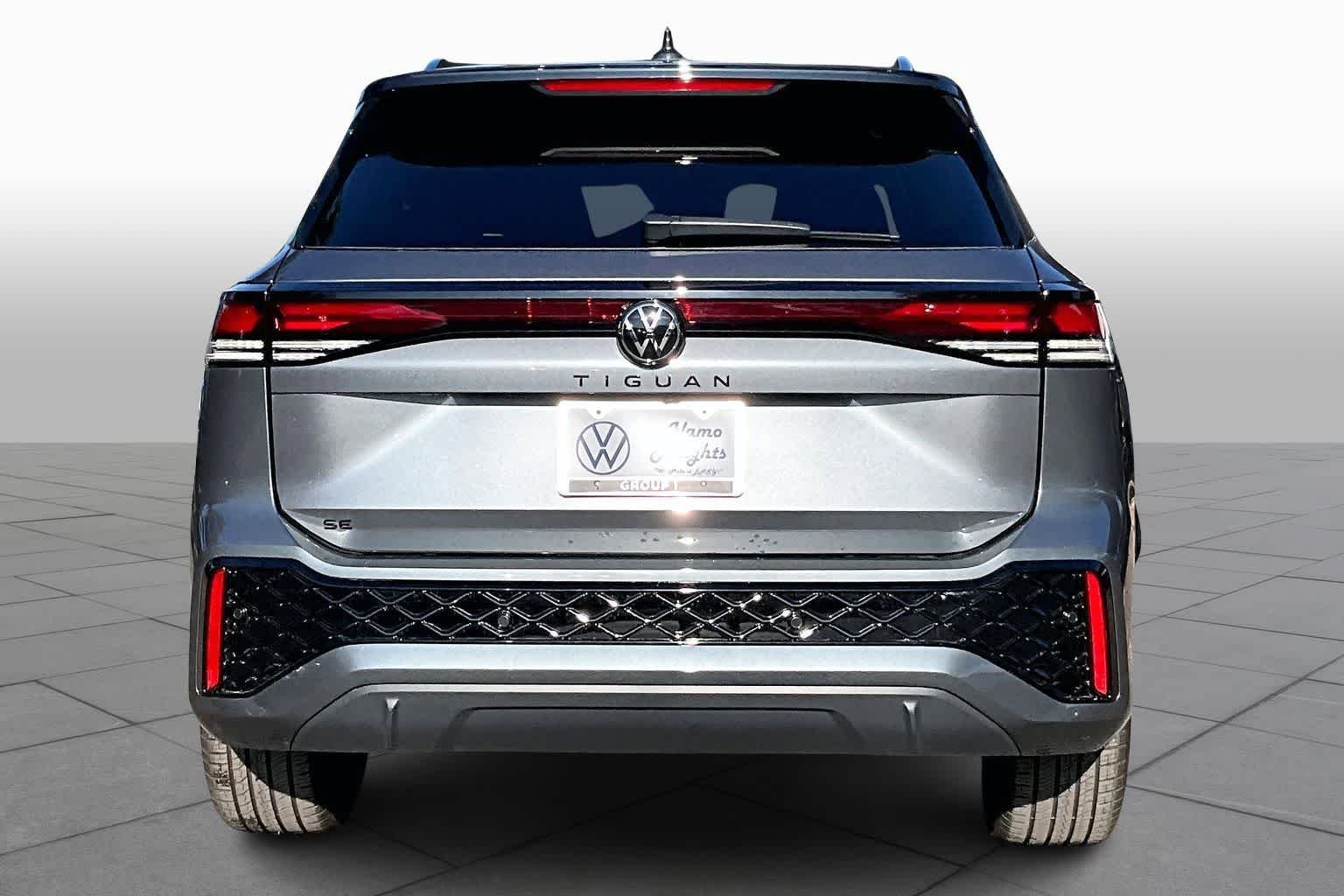 New 2026 Volkswagen Tiguan SE R-Line FWD image 4
