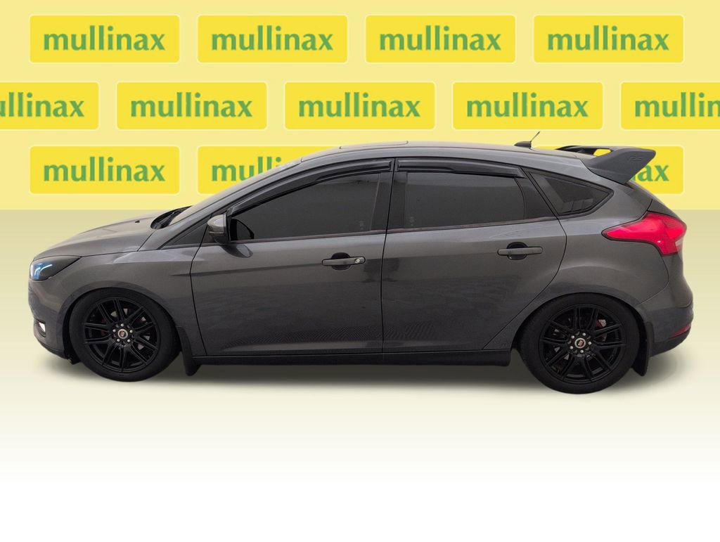 Used 2018 Ford Focus SEL w/ Cold Weather Package FWD image 10