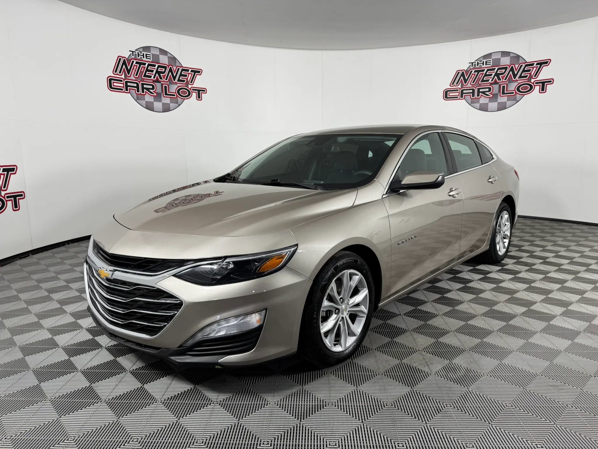 Used 2023 Chevrolet Malibu LT w/ Driver Confidence Package FWD image 3