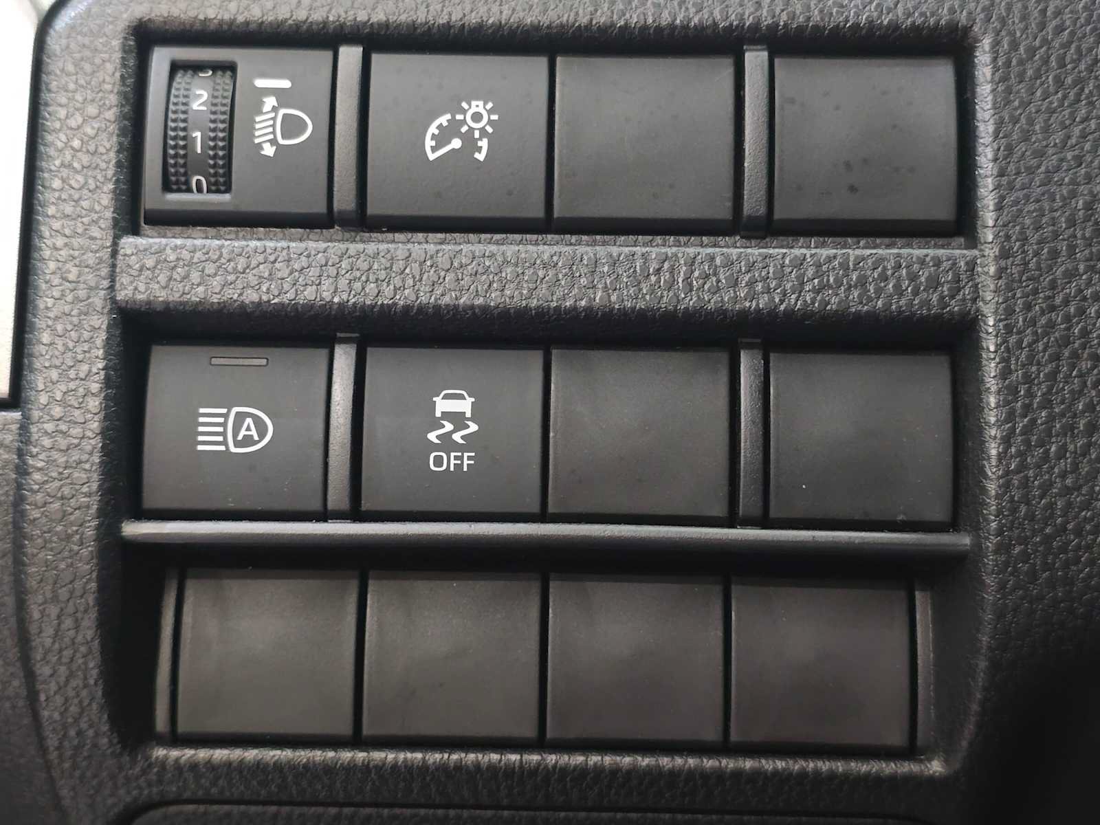 Certified 2025 Toyota Tacoma TRD Off-Road AWD/4WD image 18