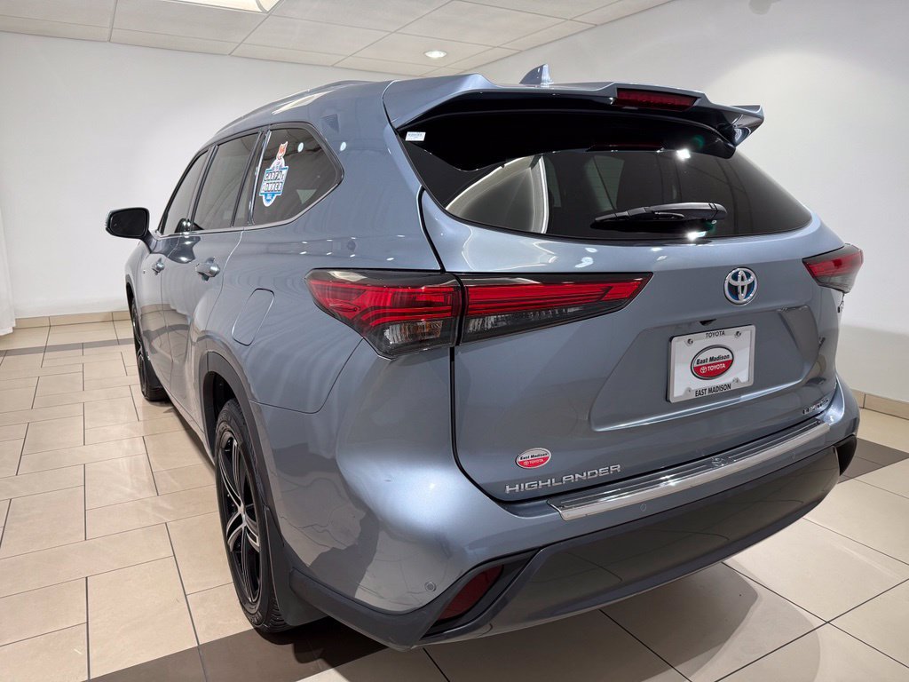 Certified 2021 Toyota Highlander Limited AWD/4WD image 3