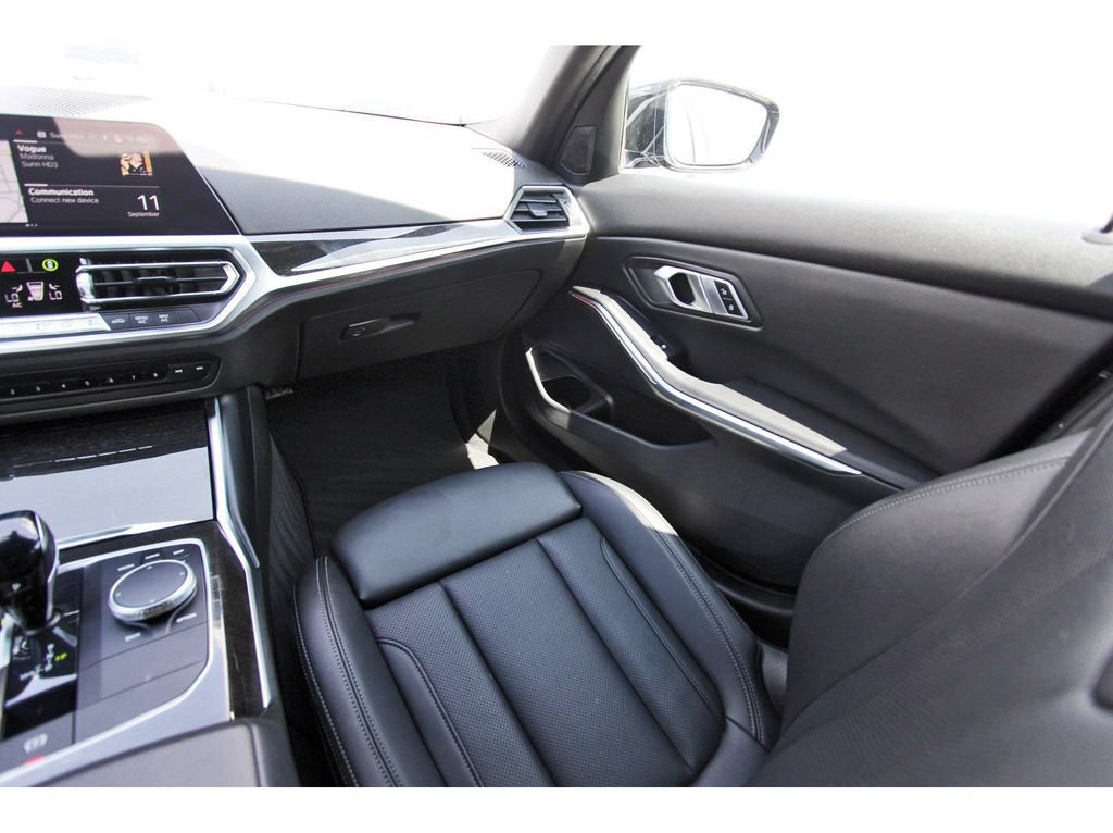 Used 2022 BMW 330i Sedan w/ Driving Assistance Package RWD image 10