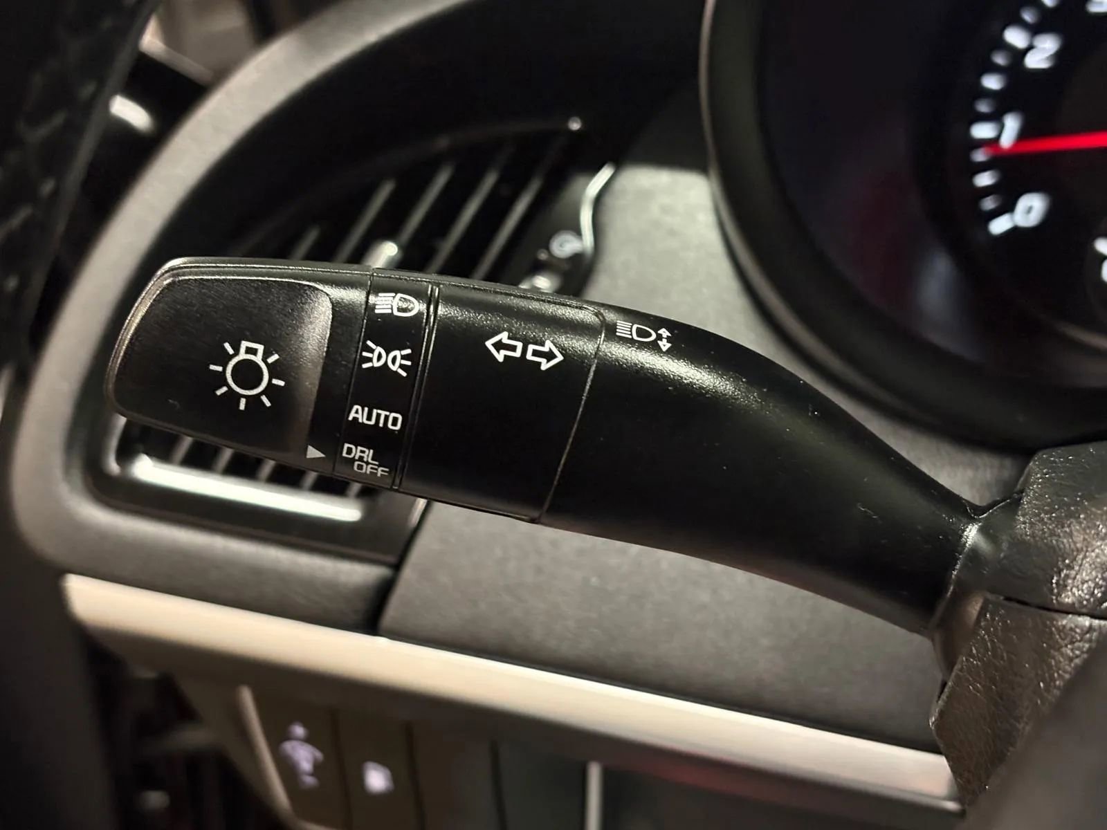 Used 2018 Kia Stinger Premium AWD/4WD image 33