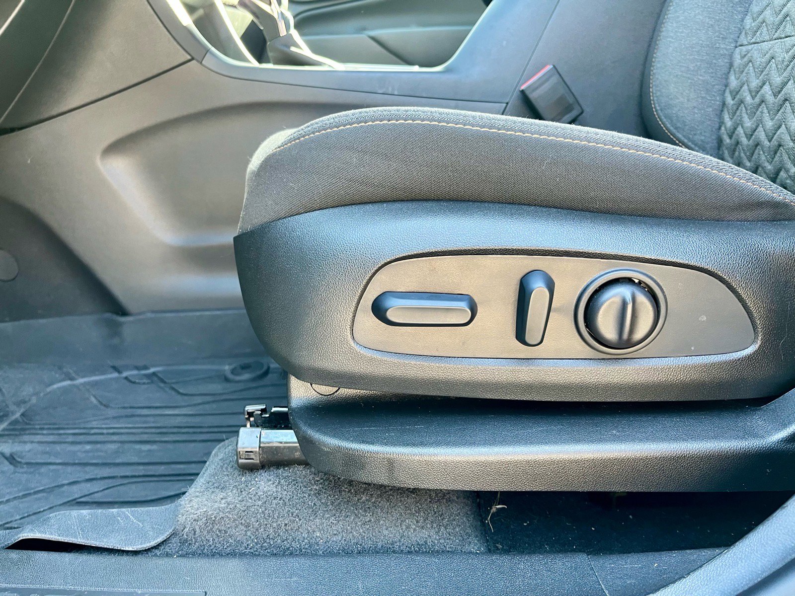 Used 2024 Chevrolet Equinox LT w/ LPO, Floor Liner Package FWD image 10