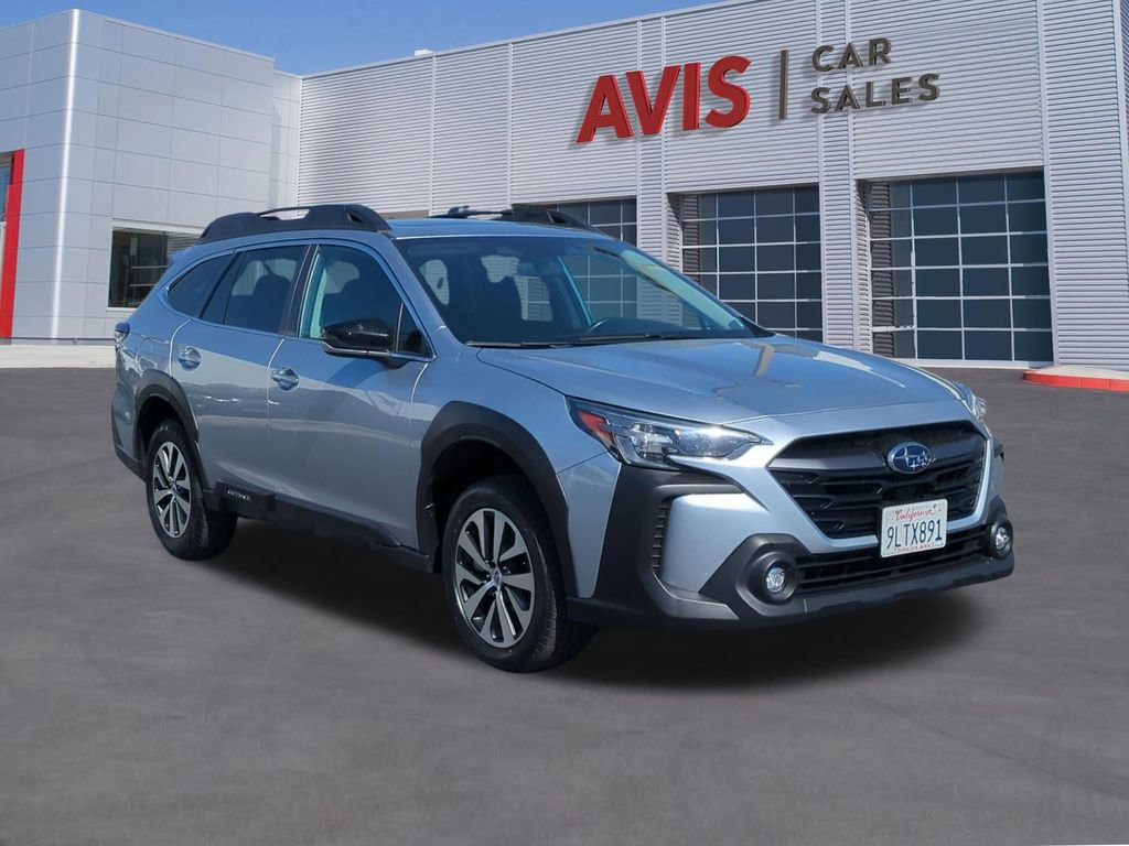 Used 2025 Subaru Outback Premium AWD/4WD image 3