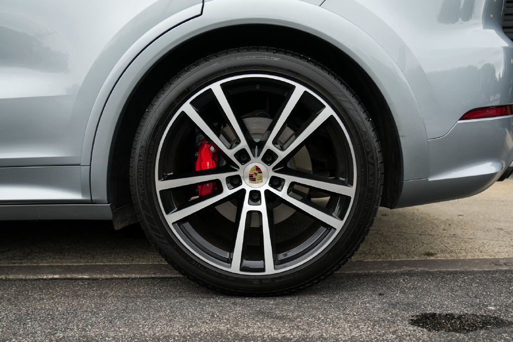 Certified 2024 Porsche Cayenne S AWD/4WD image 12