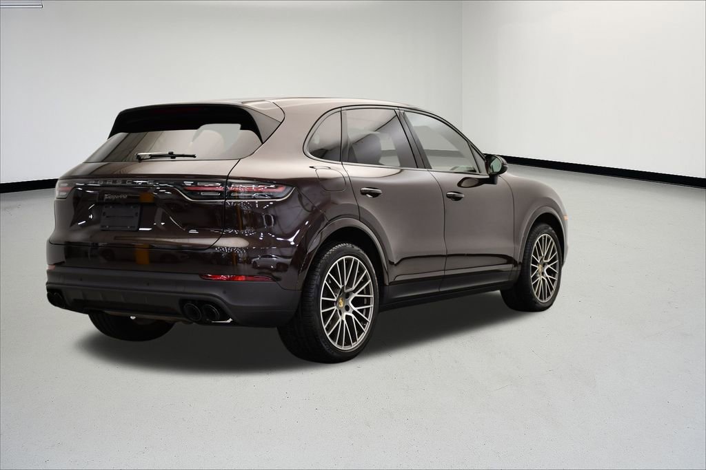 Used 2023 Porsche Cayenne Platinum Edition image 7