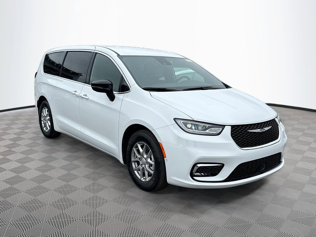 New 2026 Chrysler Pacifica Select FWD image 3