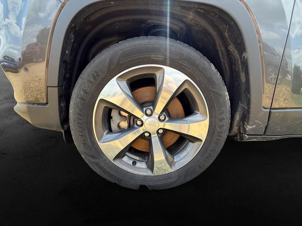 Used 2019 Jeep Cherokee Limited w/ Luxury Group AWD/4WD image 8