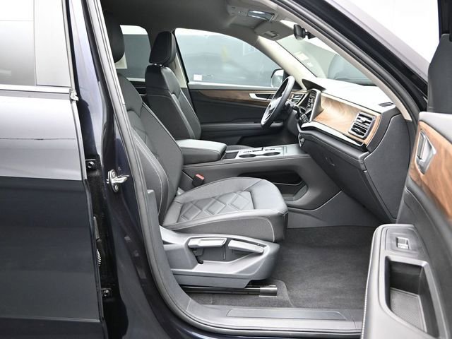 Used 2025 Volkswagen Atlas SE image 24