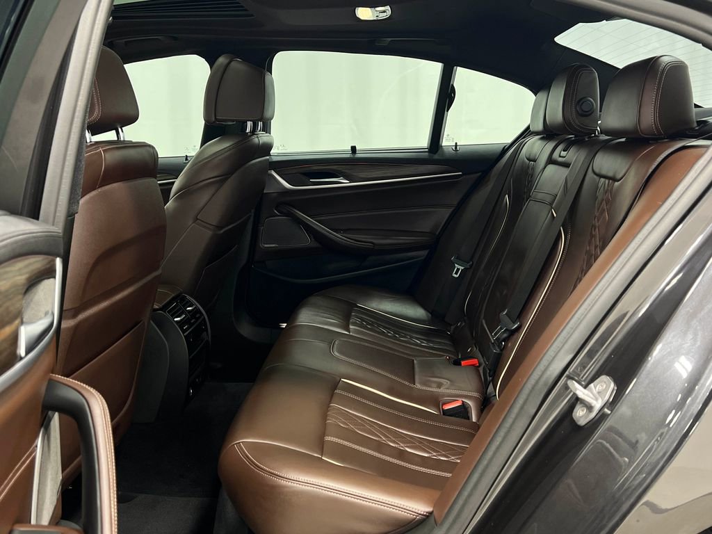 Used 2019 BMW M550i xDrive image 32