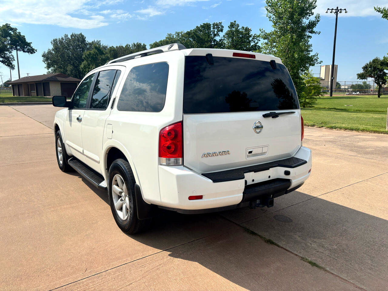 Used 2011 Nissan Armada SV image 7
