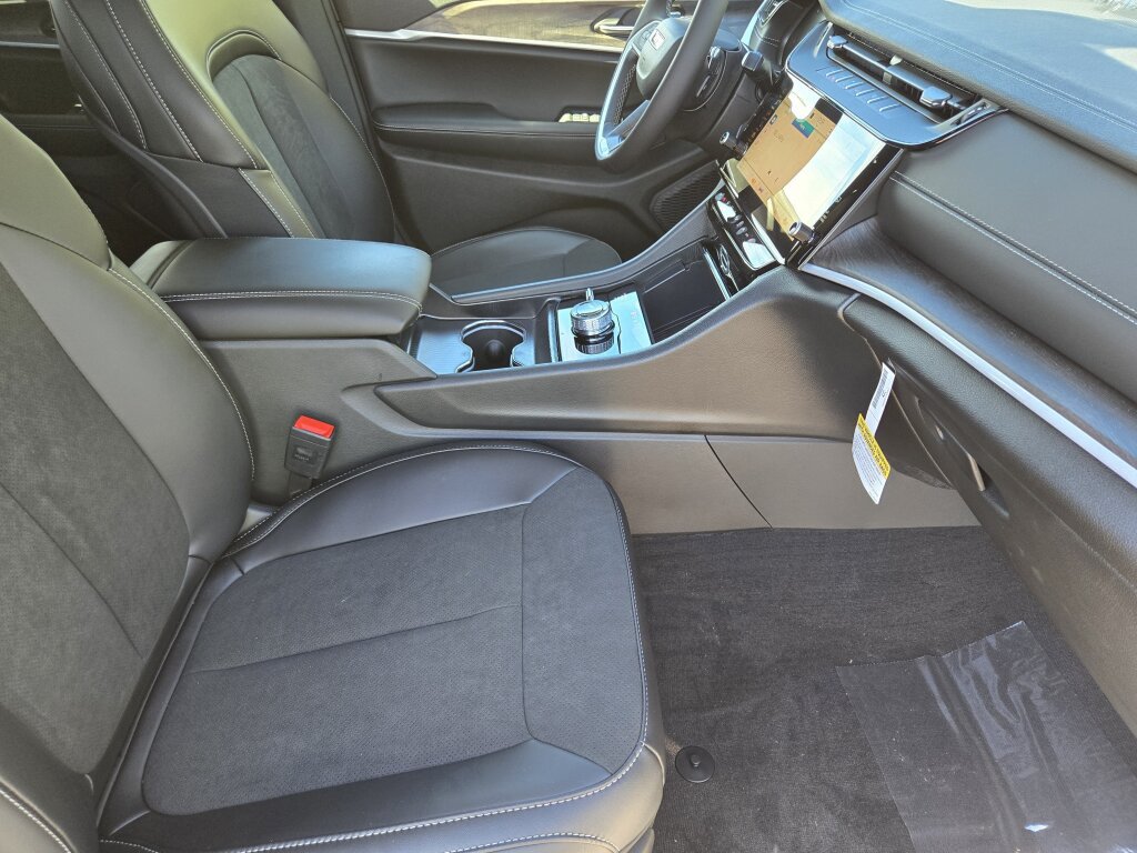 New 2027 Jeep Grand Cherokee Altitude AWD/4WD image 15