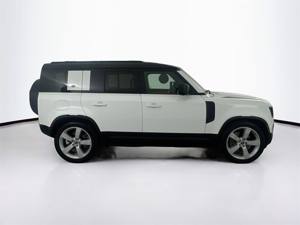 Used 2023 Land Rover Defender 110 X-Dynamic SE image 4