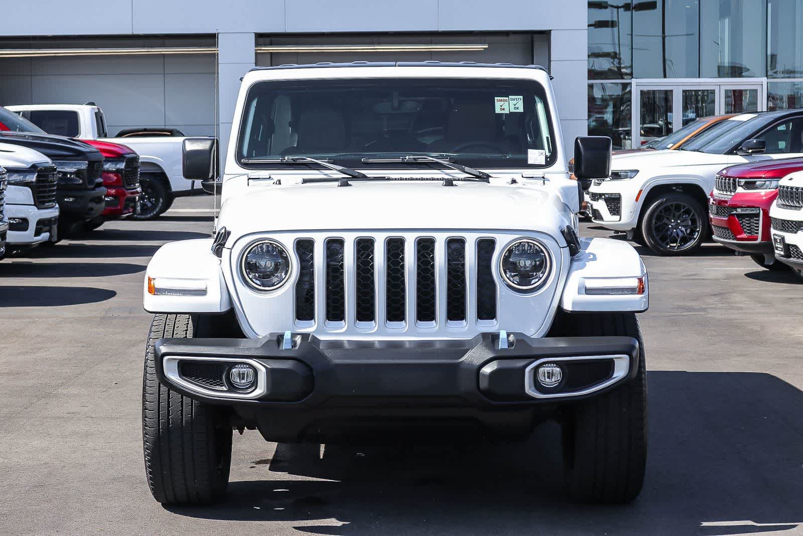 Used 2023 Jeep Wrangler Unlimited Sahara AWD/4WD image 2