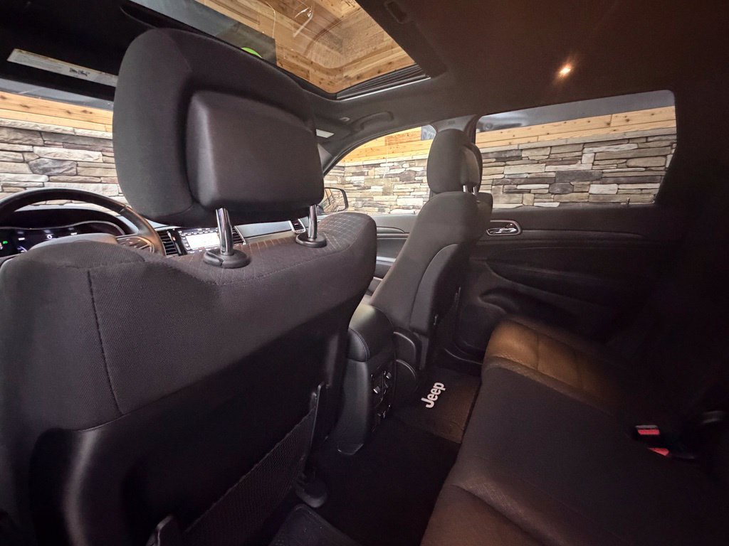 Used 2020 Jeep Grand Cherokee Laredo AWD/4WD image 45