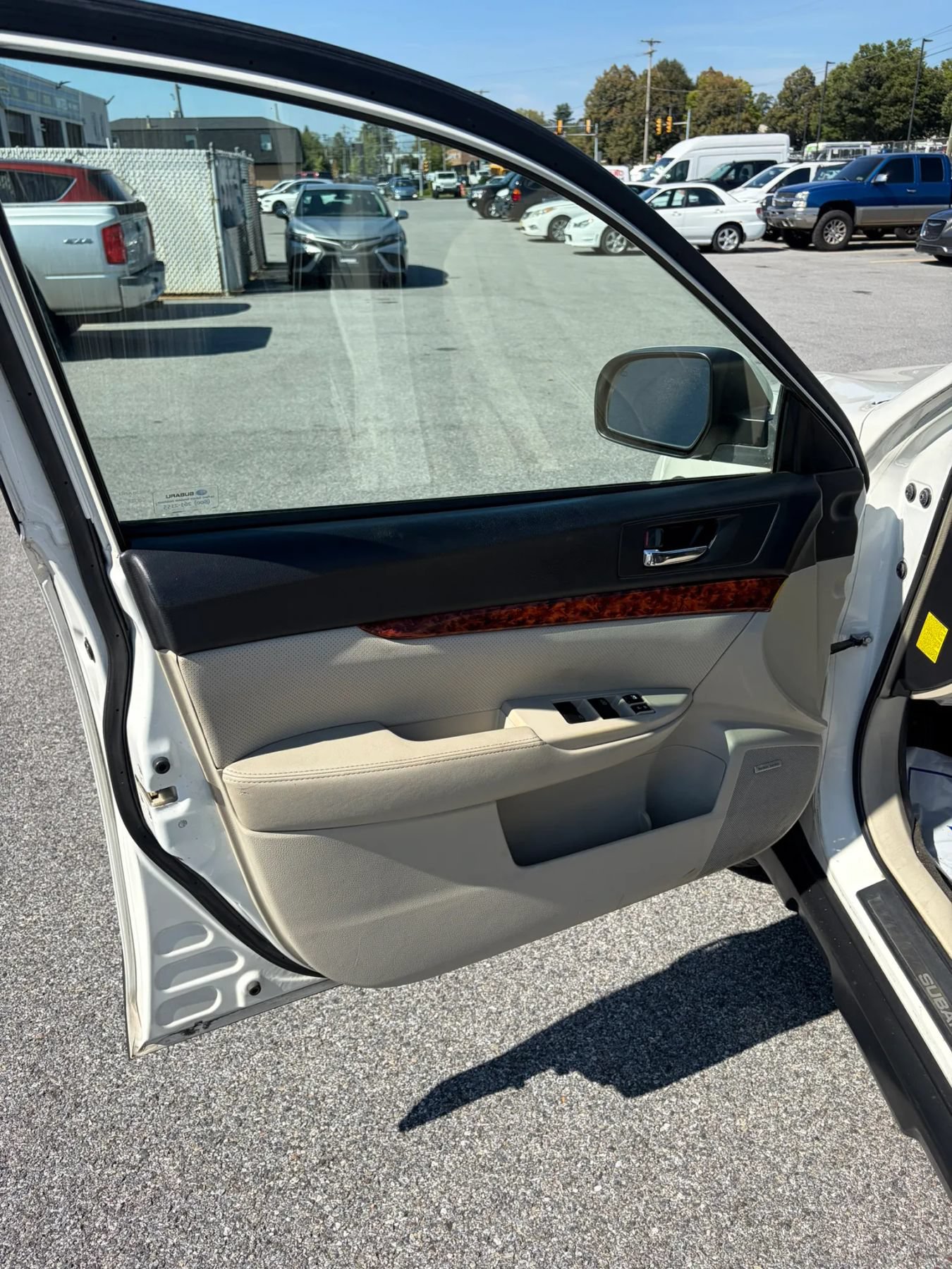 Used 2012 Subaru Outback 3.6R Limited w/ Moonroof Pkg AWD/4WD image 19