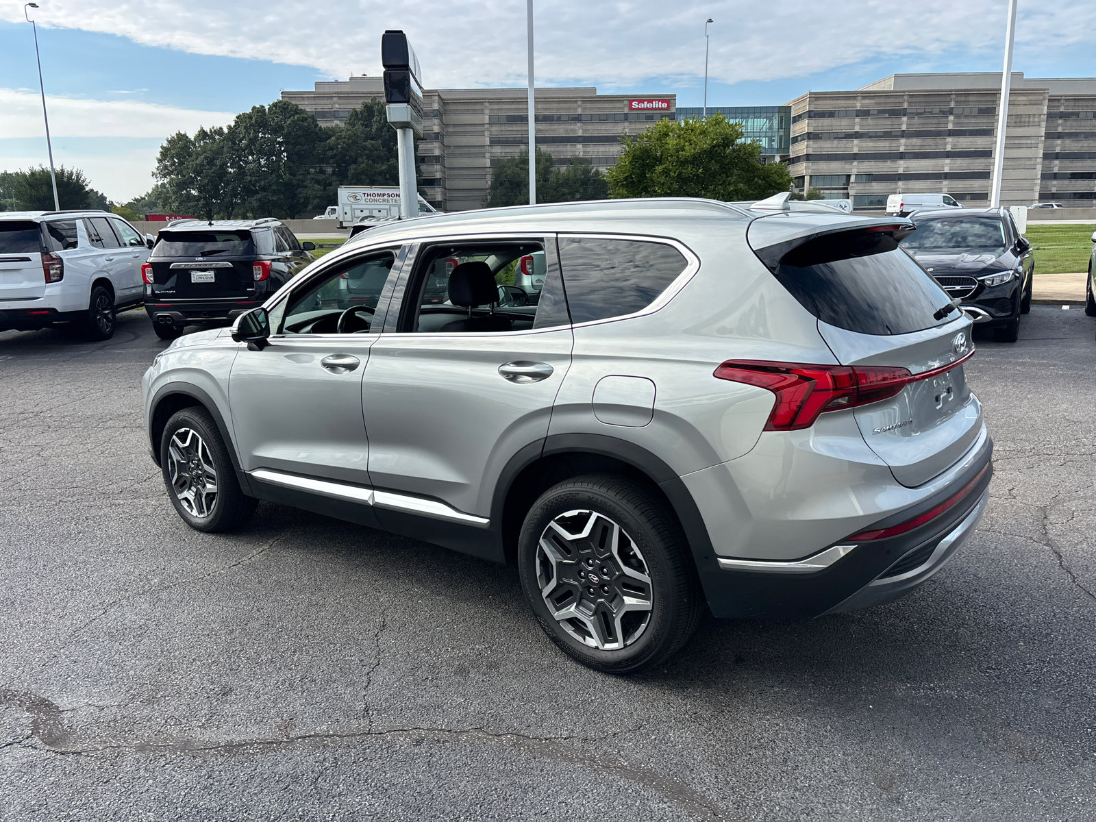 Used 2022 Hyundai Santa Fe Limited w/ Cargo Package AWD/4WD image 5