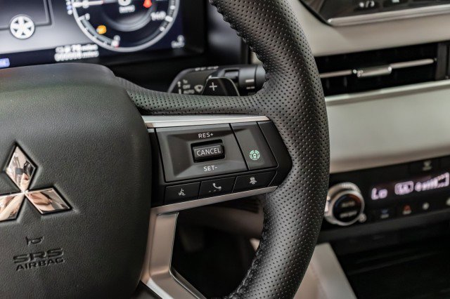 New 2025 Mitsubishi Outlander SEL image 10