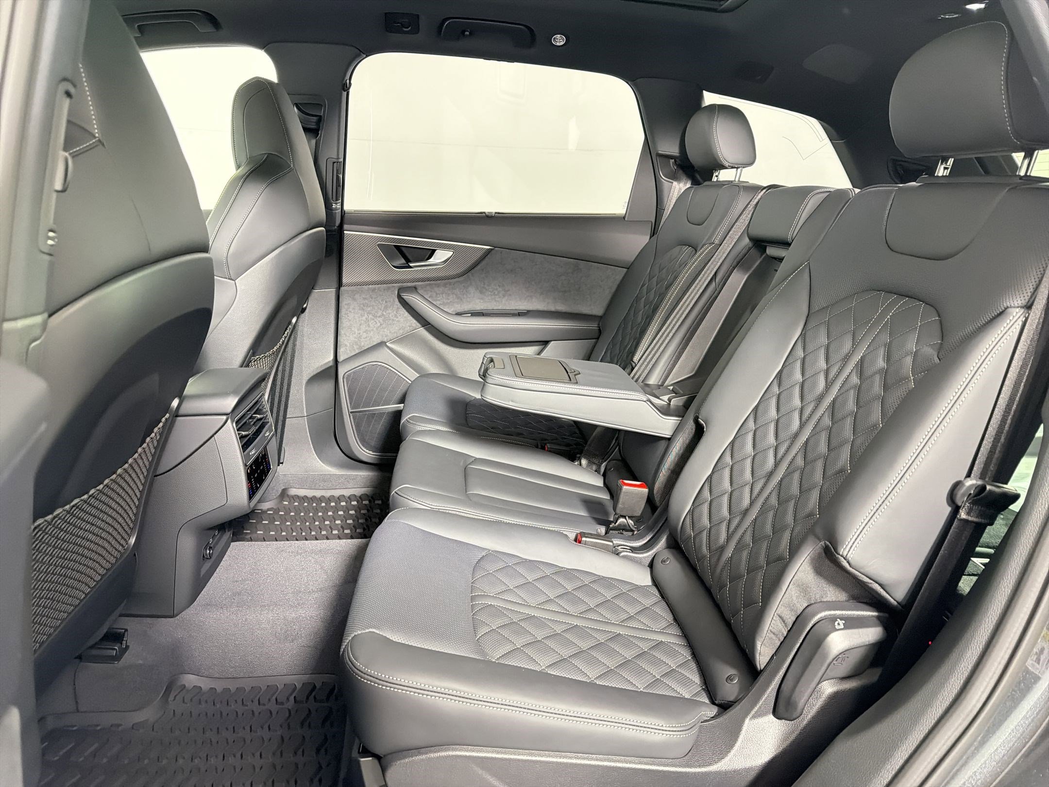 New 2026 Audi SQ7 Premium Plus image 13