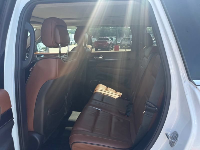 Used 2016 Jeep Grand Cherokee Summit w/ Platinum Series Group AWD/4WD image 11