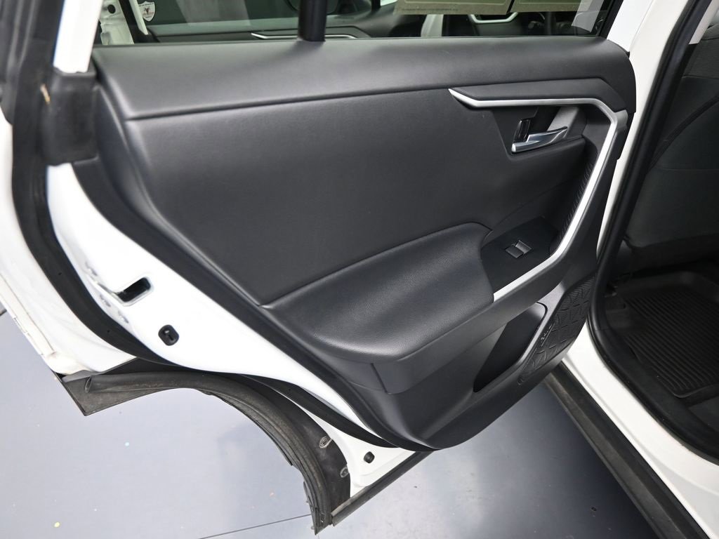 Used 2021 Toyota RAV4 XLE image 27