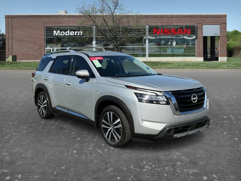 Certified 2024 Nissan Pathfinder Platinum w/ Cargo Package image 5