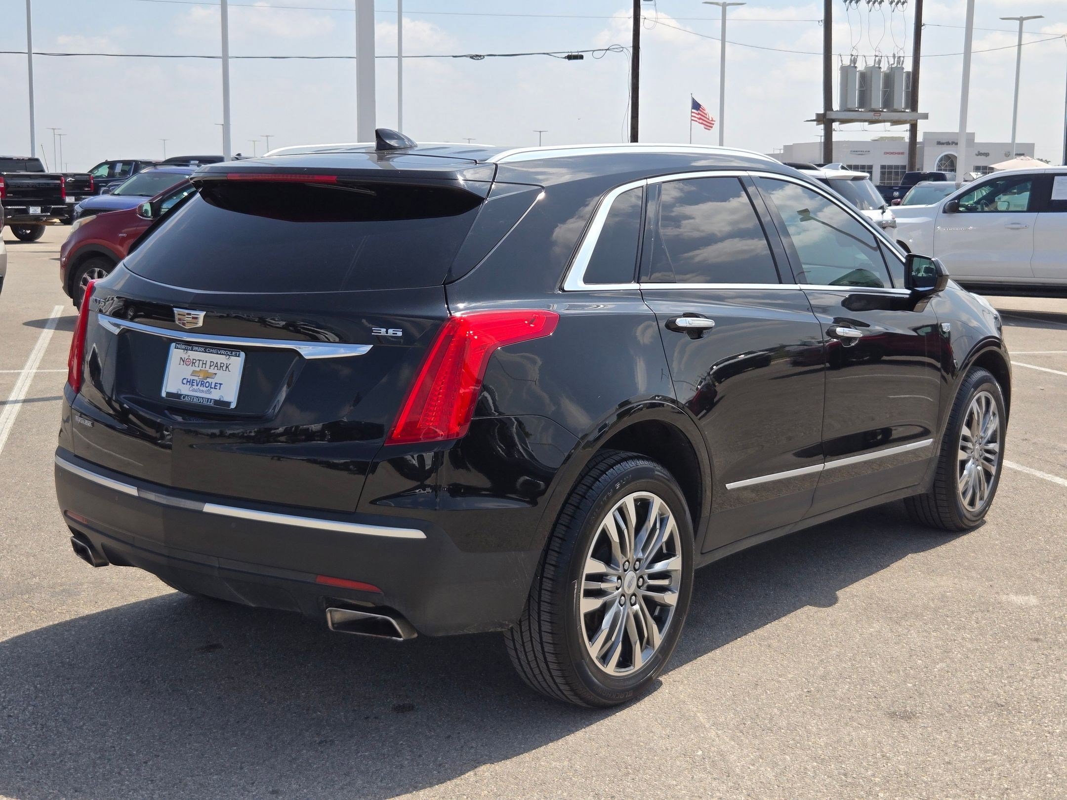 Used 2018 Cadillac XT5 Premium Luxury FWD image 3