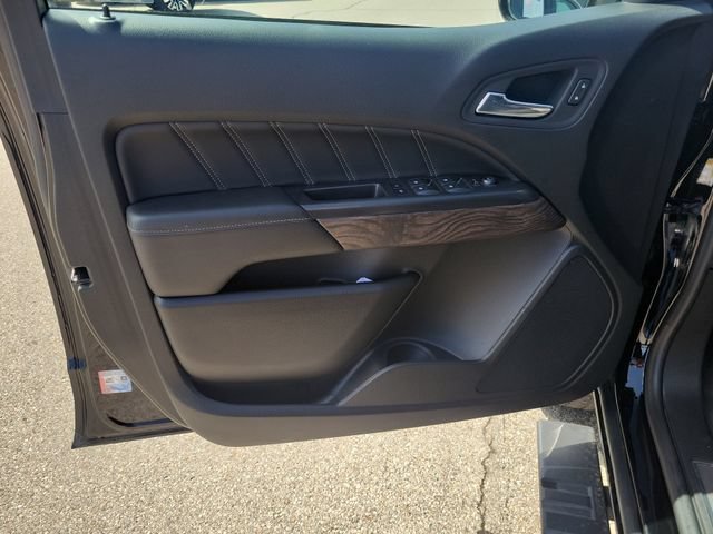 Used 2022 GMC Canyon Denali w/ Denali Black Edition Package AWD/4WD image 18