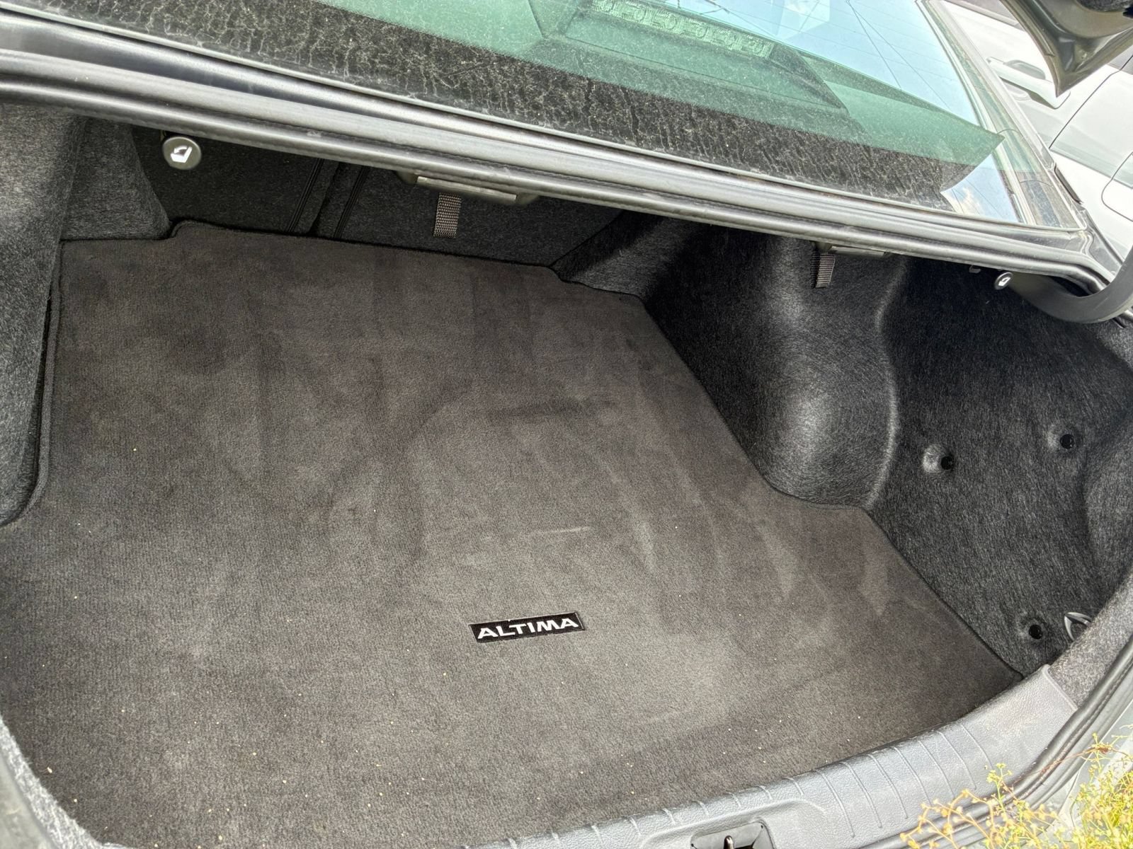 Used 2025 Nissan Altima 2.5 SV FWD image 30