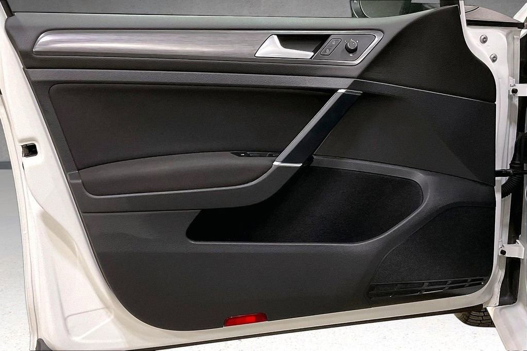 Used 2019 Volkswagen e-Golf SE w/ Driver Assistance Package FWD image 20