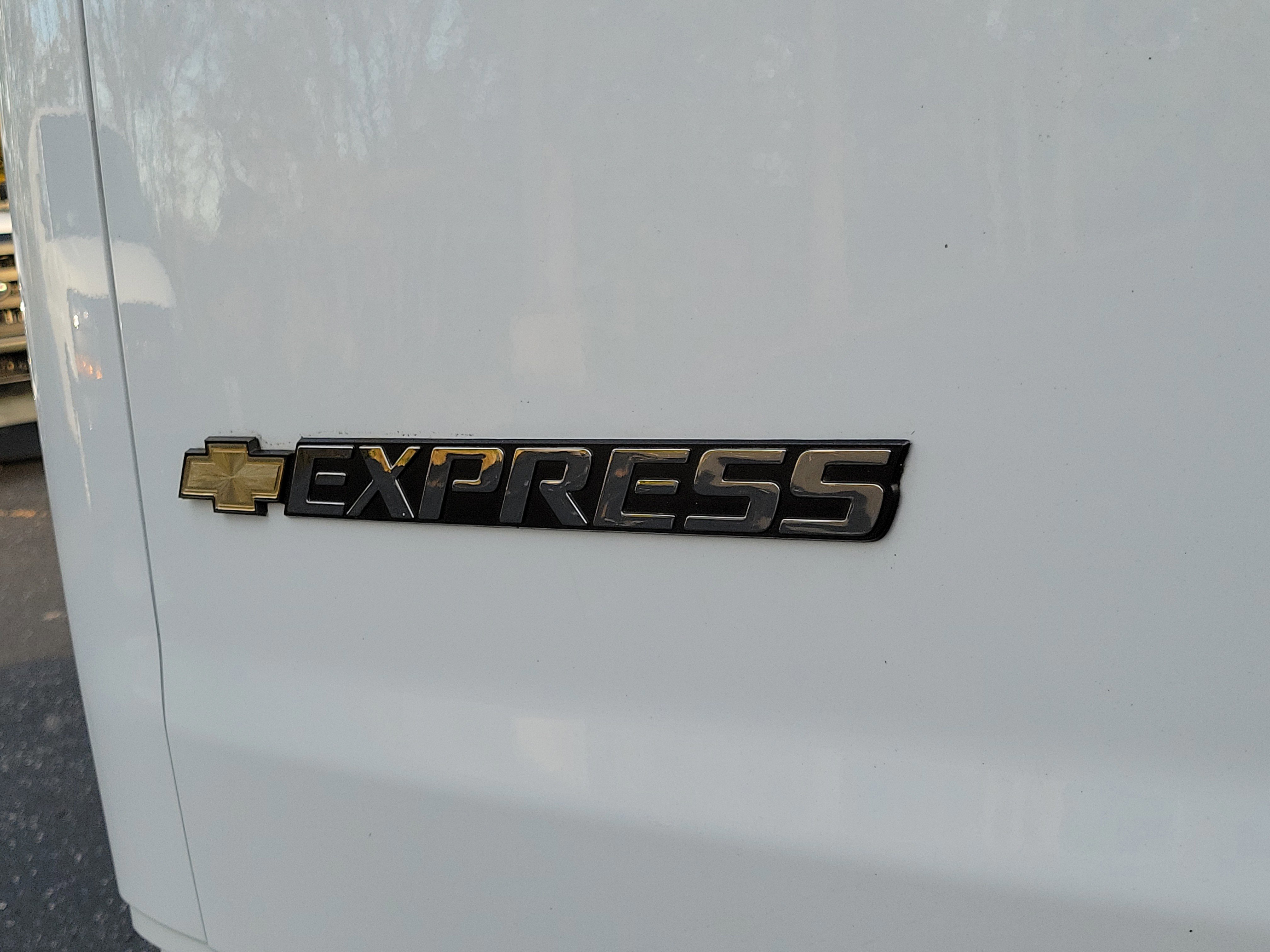 Used 2023 Chevrolet Express 2500 w/ Driver Convenience Package image 6