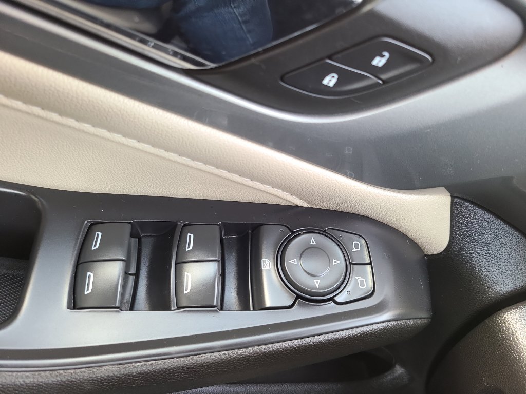 Used 2022 Chevrolet Traverse LS AWD/4WD image 25