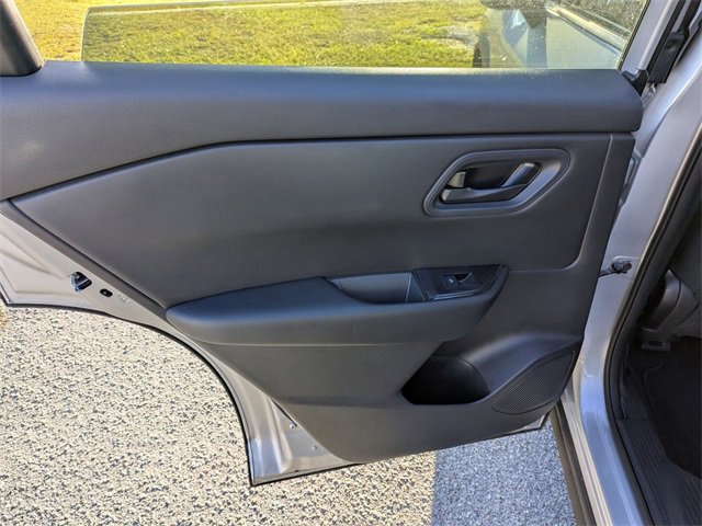 Used 2024 Nissan Rogue S image 23