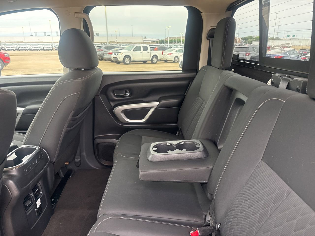 Used 2018 Nissan Titan SV w/ SV Convenience Package RWD image 34