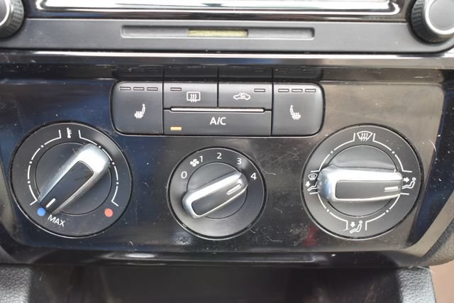 Used 2015 Volkswagen Jetta TDI SE FWD image 25