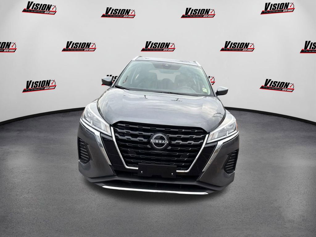 Used 2024 Nissan Kicks SV image 2