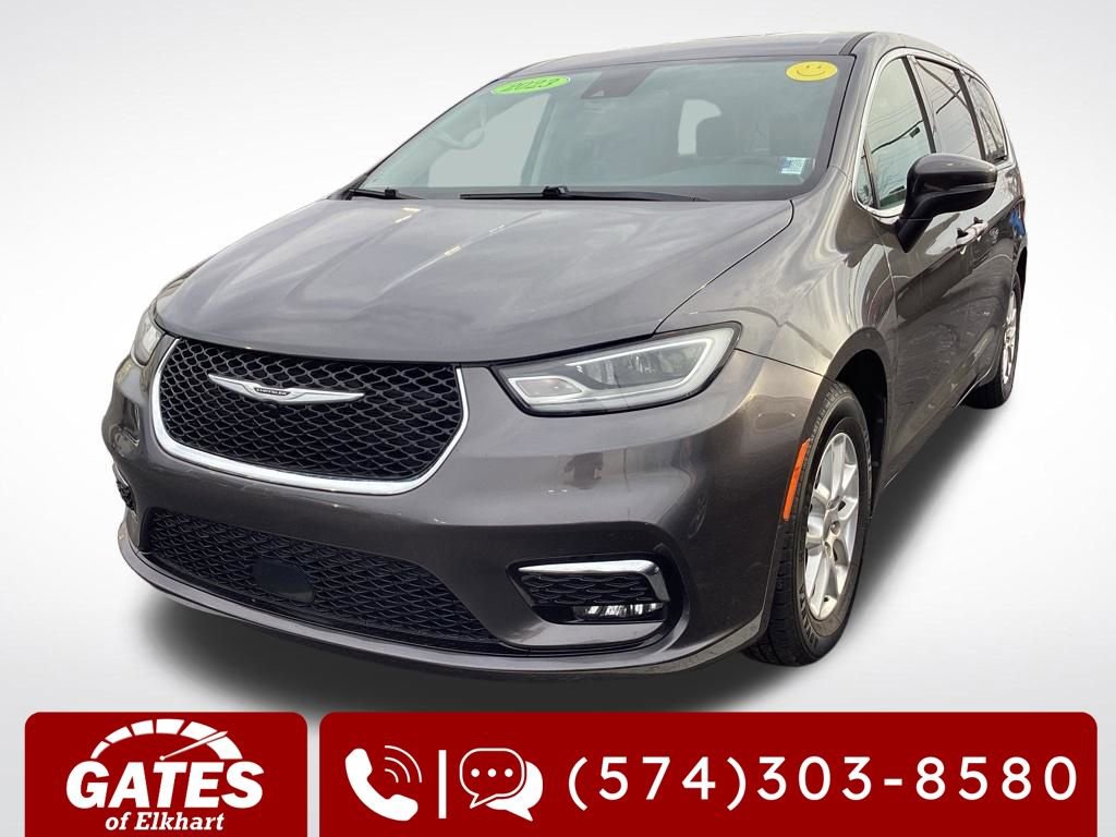 Used 2023 Chrysler Pacifica Touring-L FWD image 4
